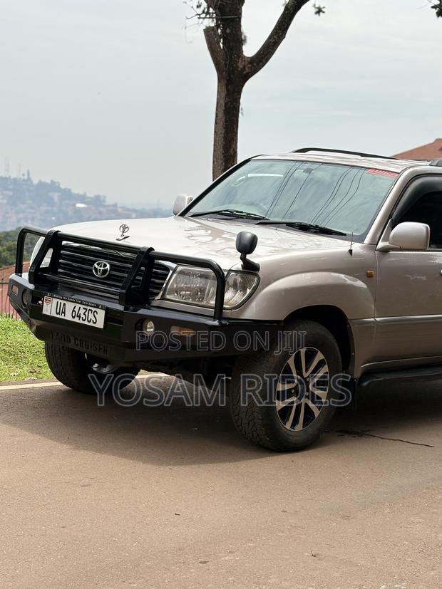 Toyota Land Cruiser HDJ 100 2000 Silver