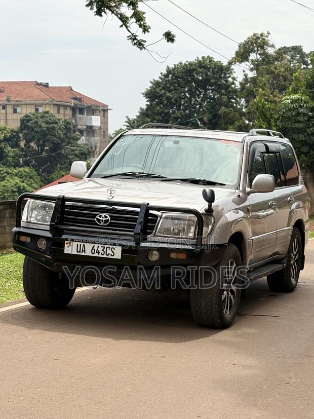Toyota Land Cruiser HDJ 100 2000 Silver