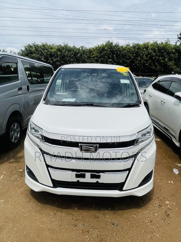 Toyota Noah 2.0 FWD (8 Seater) 2017 White