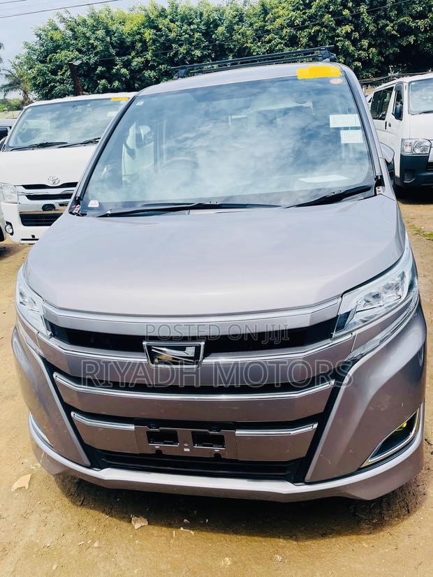 Toyota Noah 2.0 FWD (7 Seater) 2019 Gray