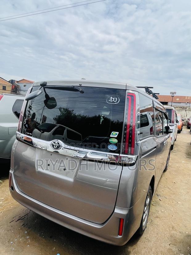 Toyota Noah 2.0 FWD (7 Seater) 2019 Gray