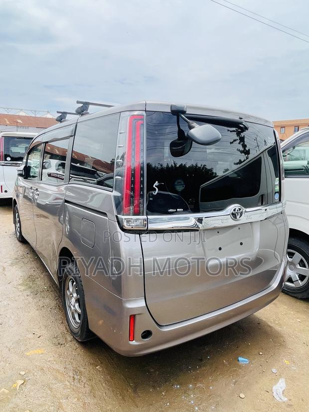 Toyota Noah 2.0 FWD (7 Seater) 2019 Gray