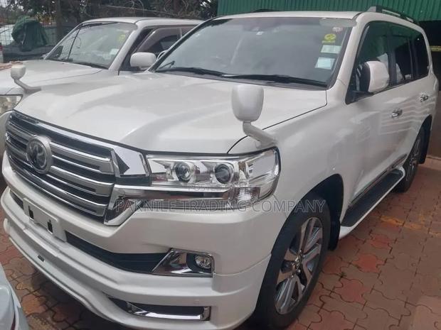 Toyota Land Cruiser 2015 White