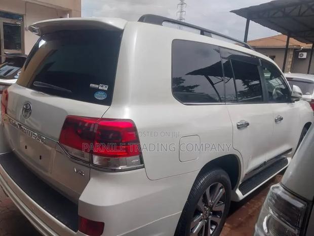 Toyota Land Cruiser 2015 White