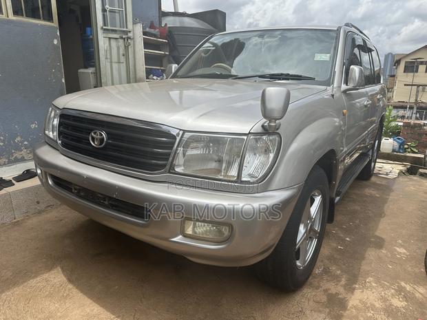 Toyota Land Cruiser 2000 Silver