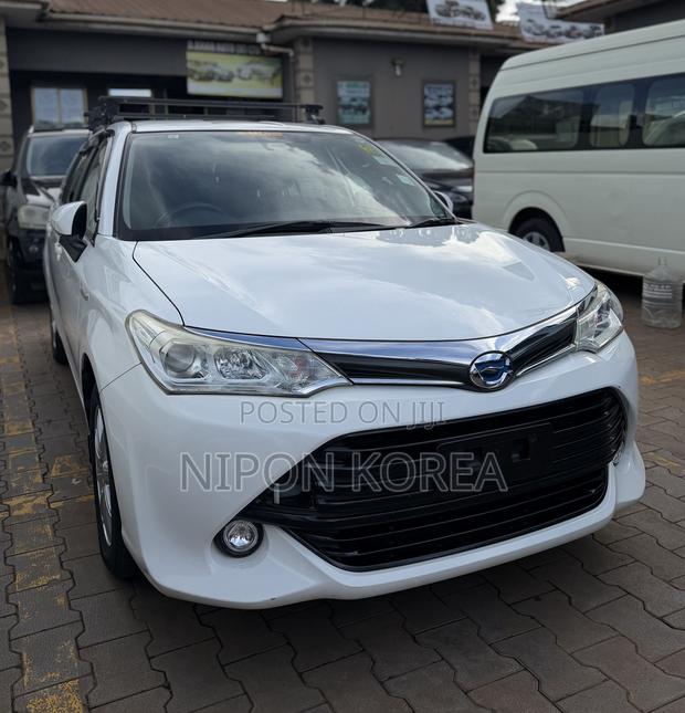 Toyota Corolla Fielder 1.5 Hybrid FWD 2017 White