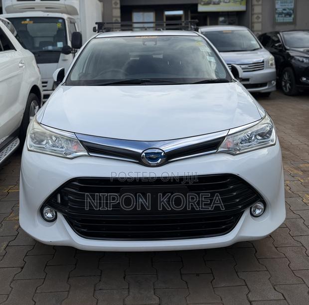 Toyota Corolla Fielder 1.5 Hybrid FWD 2017 White