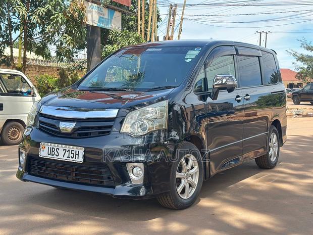 Toyota Noah 2010 Black