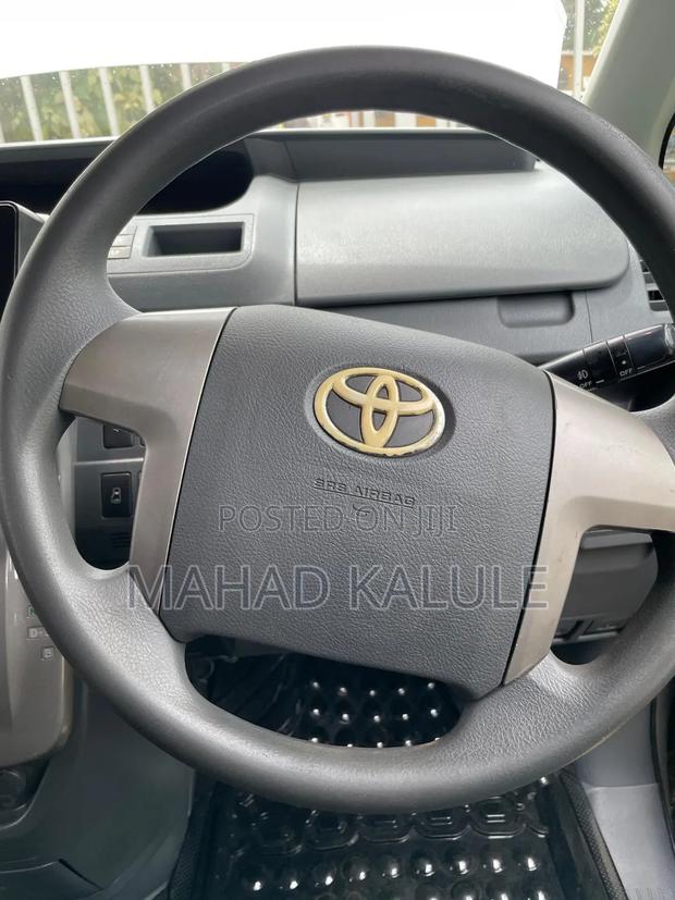 Toyota Noah 2008 Silver