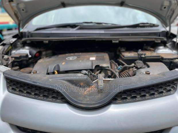 Toyota IST 2009 Silver