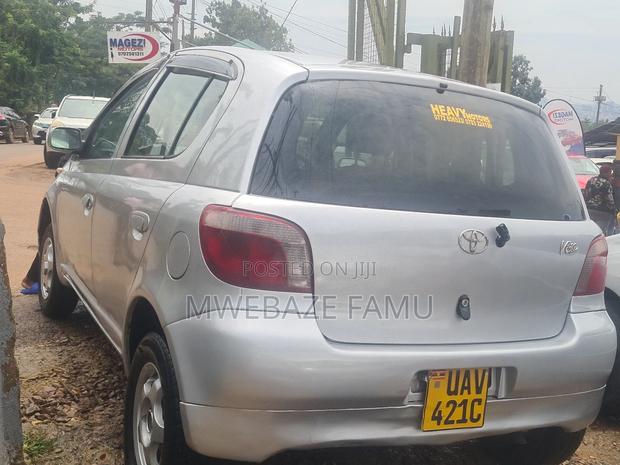 Toyota Vitz 2003 Silver