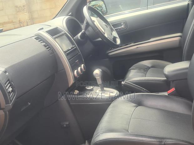 Nissan X-Trail 2010 Gray