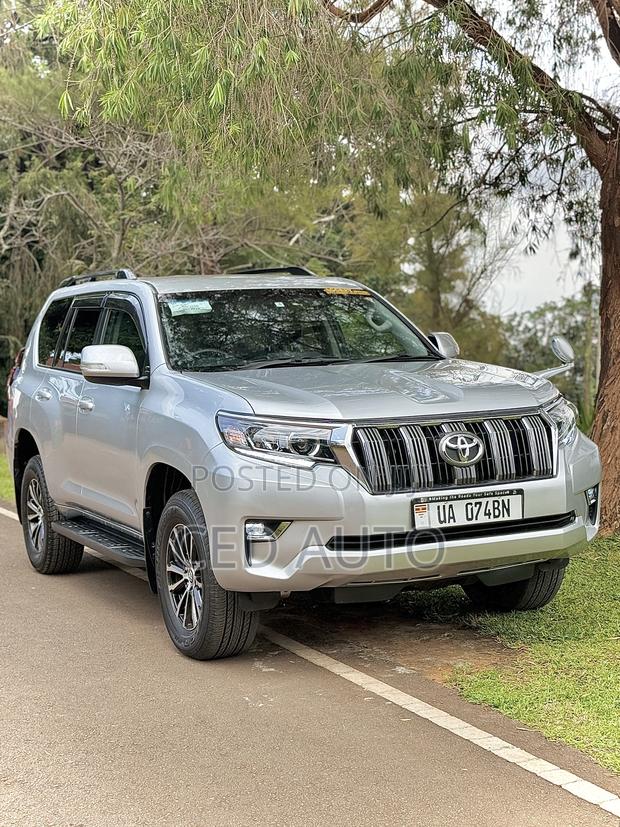Toyota Land Cruiser Prado 2018 Silver