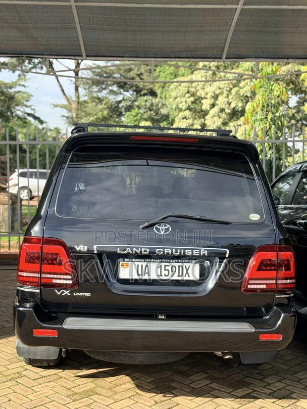 Toyota Land Cruiser Cygnus 4.7 2006 Black