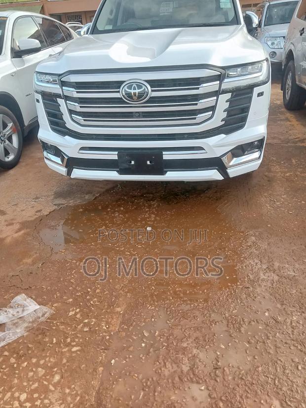 Toyota Land Cruiser Prado 2025 White