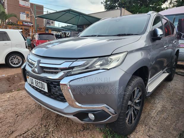 Mitsubishi Pajero Sport 2018 Gray