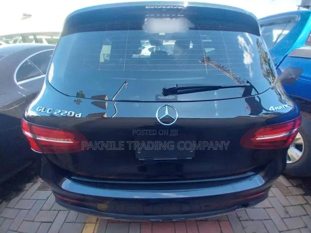 Mercedes-Benz 220 2018 Black
