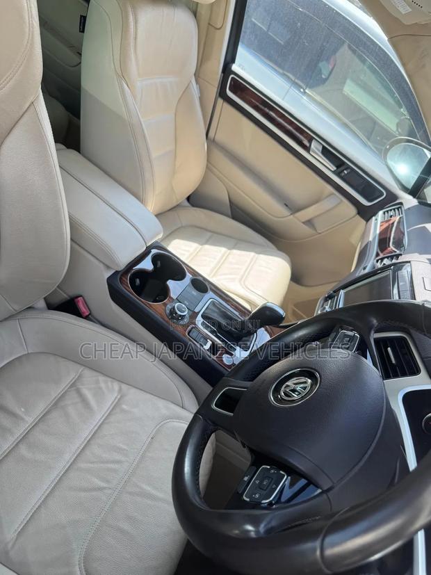 Volkswagen Touareg V6 Sport 2013 White