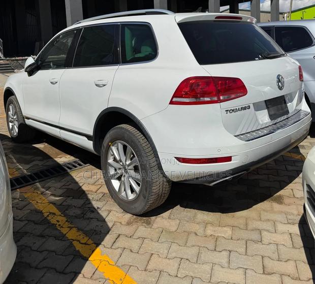 Volkswagen Touareg V6 Sport 2013 White