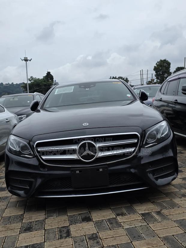 Mercedes-Benz E220 2017 Black