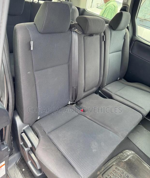 Toyota Noah 2.0 FWD (8 Seater) 2017 Silver