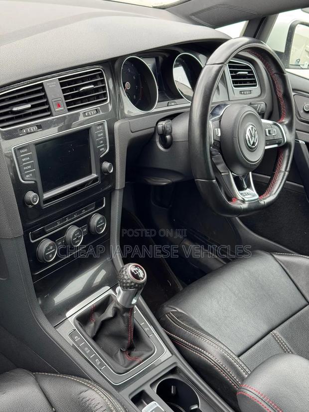 Volkswagen Golf 2017 White