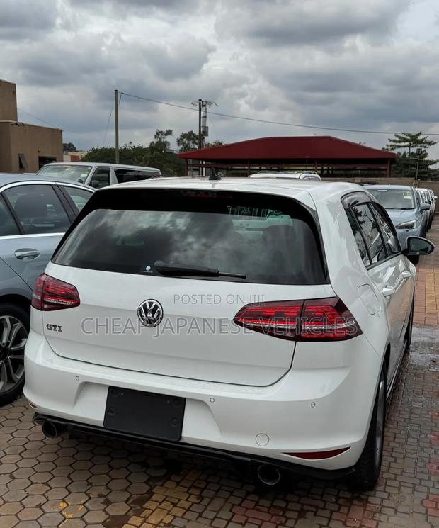 Volkswagen Golf 2017 White