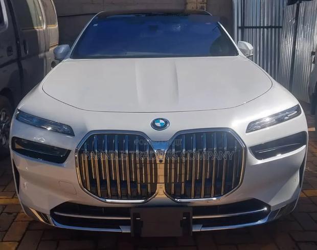 BMW i7 2024 White