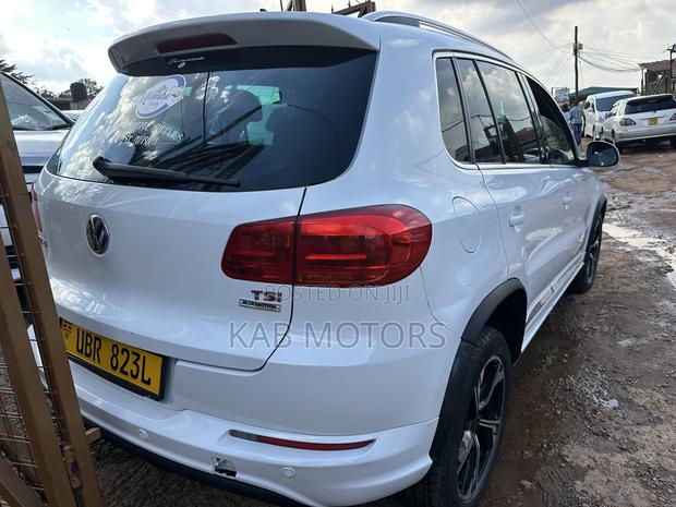 Volkswagen Tiguan R-Line 4dr SUV (2.0L 4cyl Turbo 6A) 2014 White