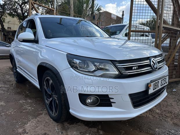Volkswagen Tiguan R-Line 4dr SUV (2.0L 4cyl Turbo 6A) 2014 White