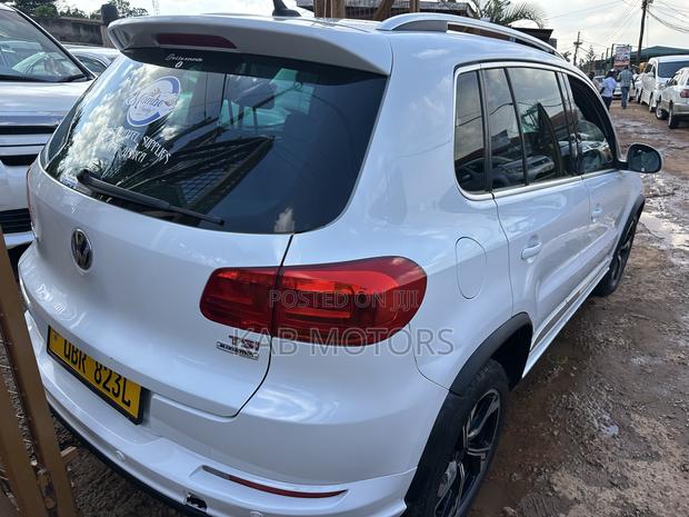 Volkswagen Tiguan R-Line 4dr SUV (2.0L 4cyl Turbo 6A) 2014 White
