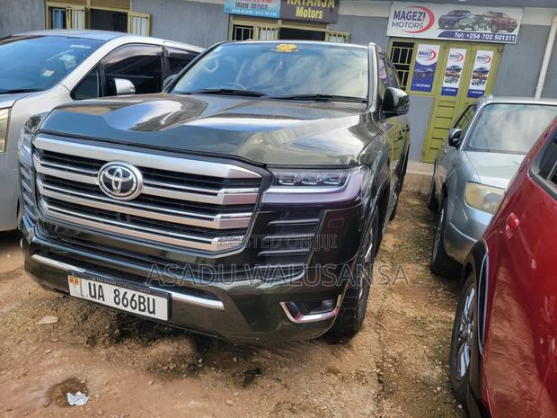 Toyota Land Cruiser 2015 Green