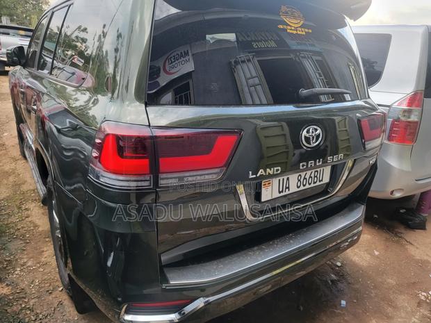 Toyota Land Cruiser 2015 Green