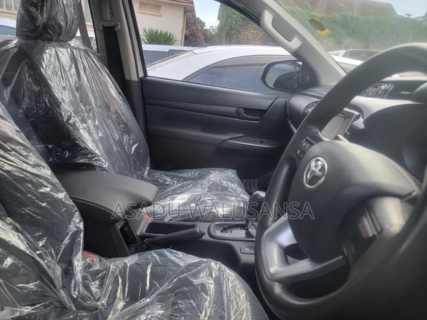 Toyota Hilux 2020 White
