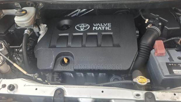 Toyota Noah 2010 Silver