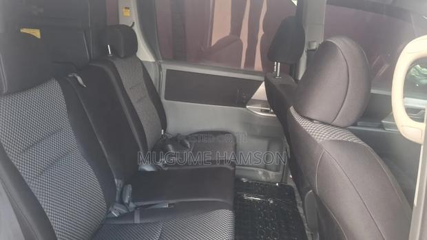 Toyota Noah 2010 Silver