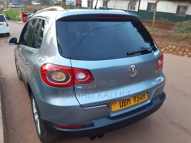 Volkswagen Tiguan 2010 Gray