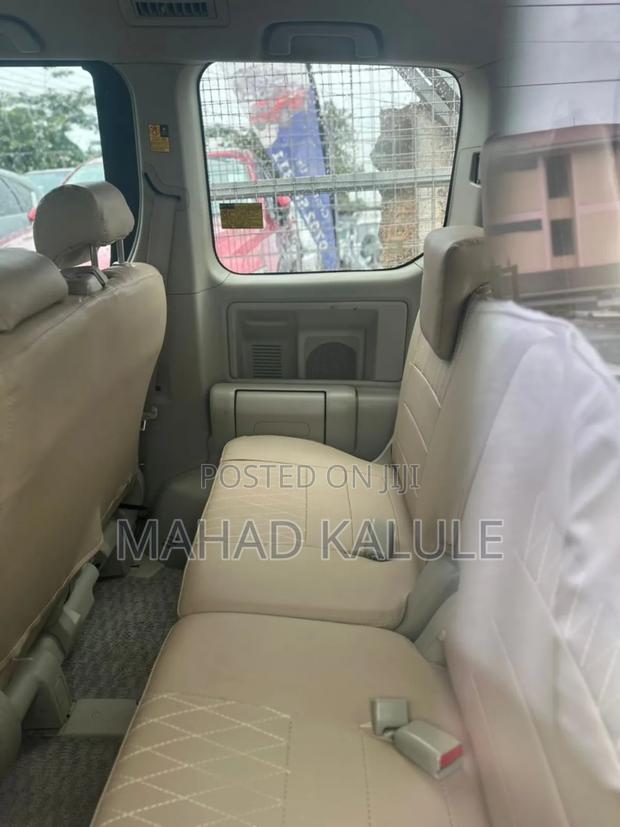 Toyota Noah 2010 Silver