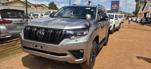Toyota Land Cruiser Prado 2023 Gold