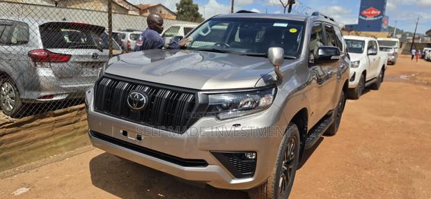 Toyota Land Cruiser Prado 2023 Gold
