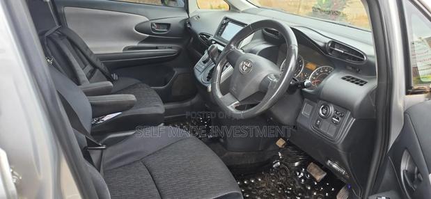 Toyota Wish 2011 Silver