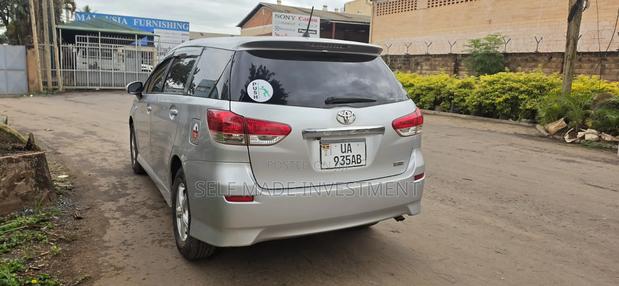 Toyota Wish 2011 Silver