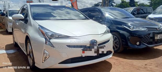 Toyota Prius 2017 White
