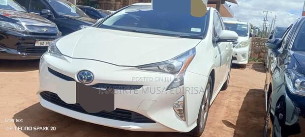 Toyota Prius 2017 White