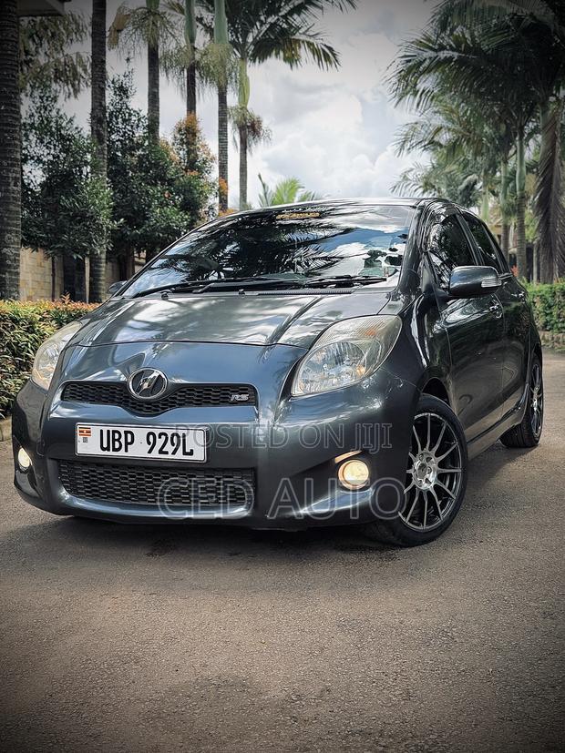Toyota Vitz 2010 Gray