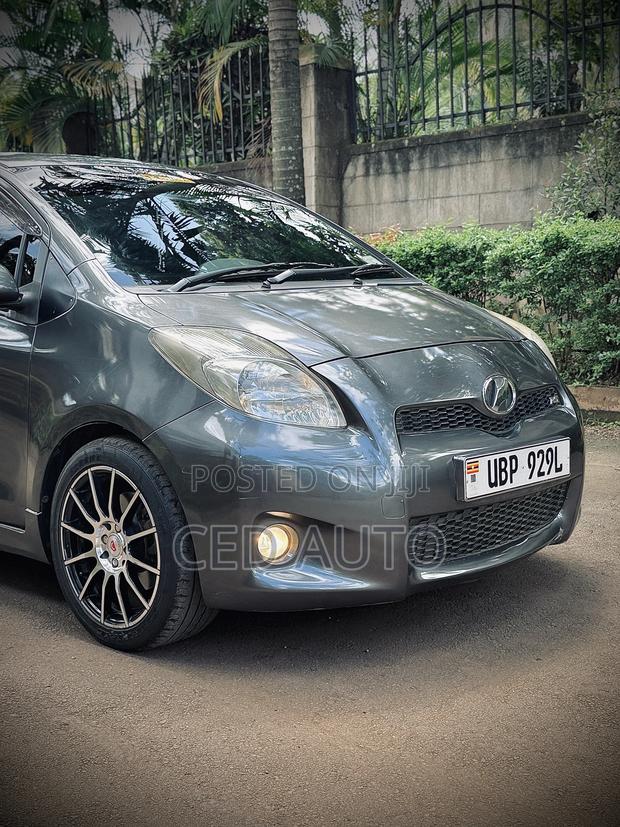 Toyota Vitz 2010 Gray