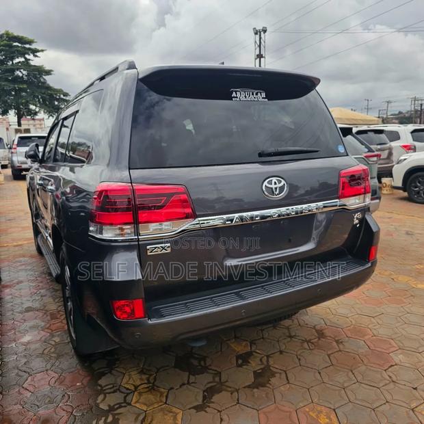 Toyota Land Cruiser 2018 Gray