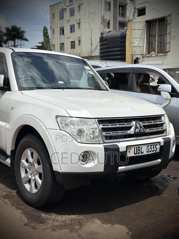 Mitsubishi Pajero 2010 White