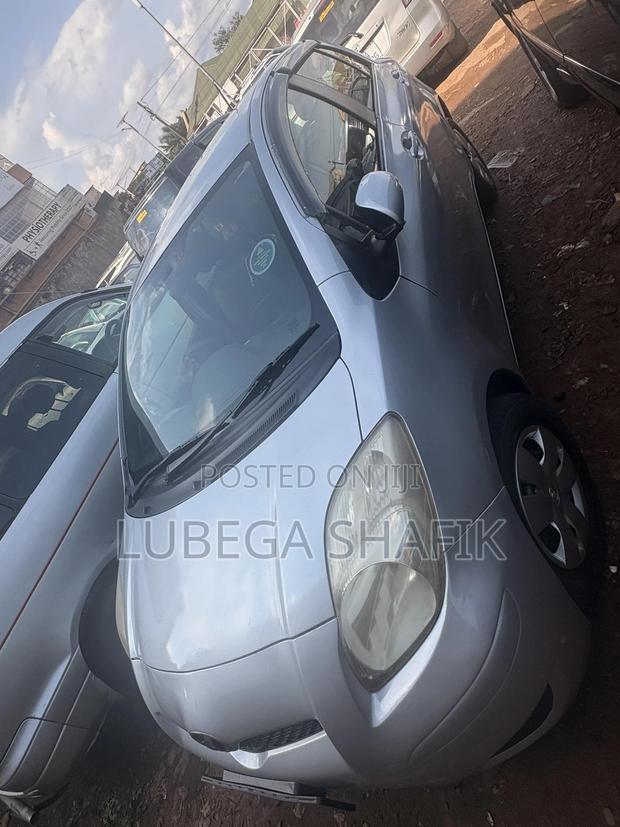 Toyota Vitz 2005 Silver