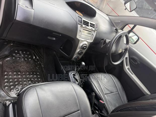 Toyota Vitz 2005 Silver